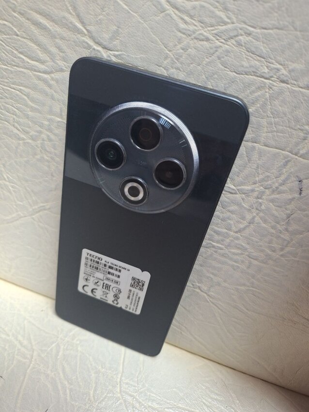 Мобильный телефон Tecno spark 30