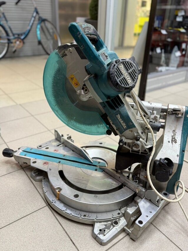 Торцовочная пила Makita LS1219L