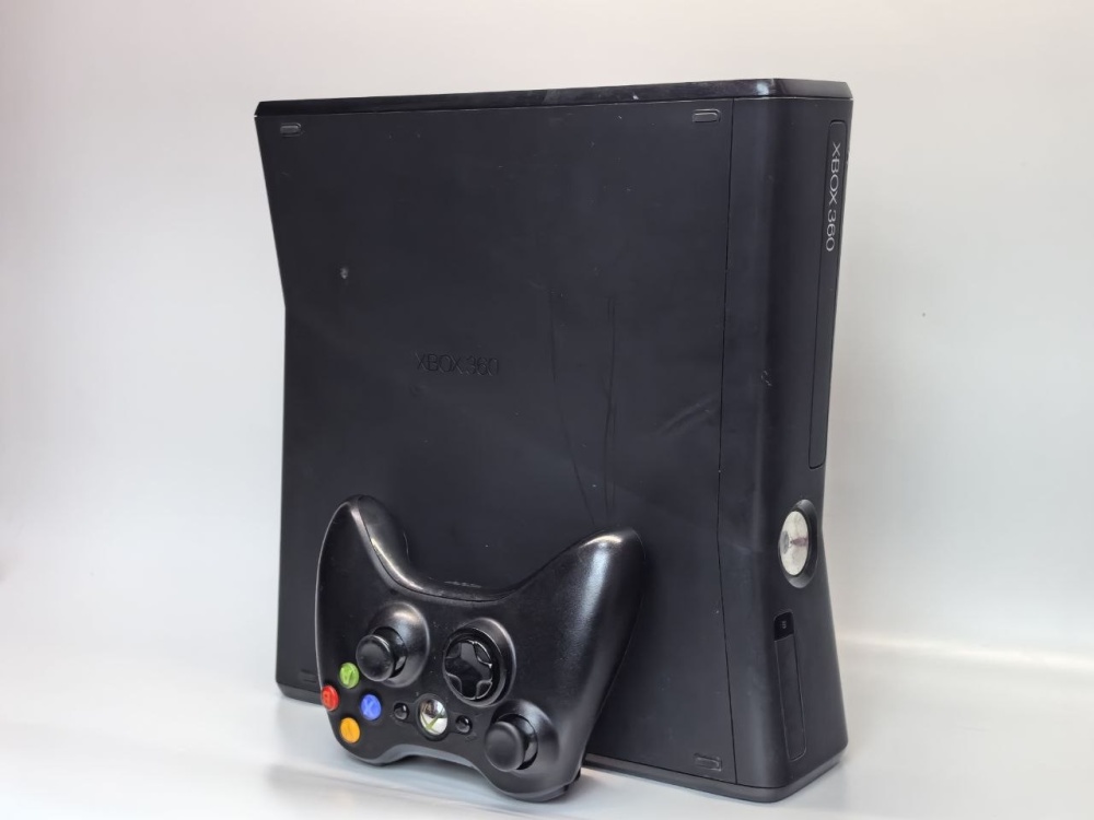 Игровая приставка XBOX 360