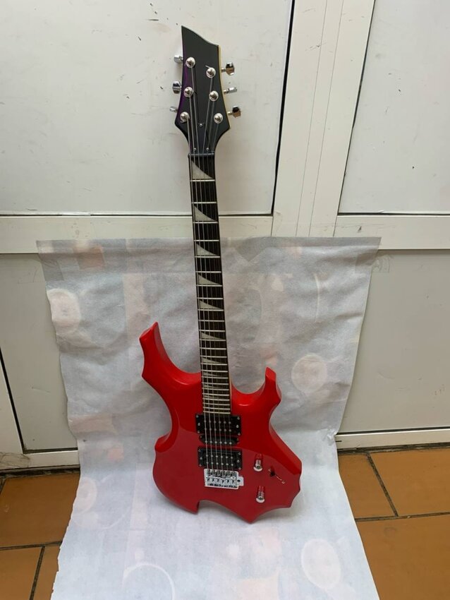 Электрогитара