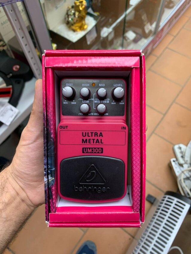 Педаль эффектов Behringer